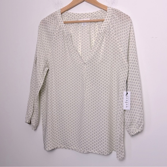 Velvet by Graham & Spencer Tops - Velvet by Graham & Spencer Modern Tiny Floral Patterned Cream Blouse NEW Scandi